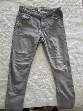 H&M Gray Skinny Jeans – Slim Everyday Style